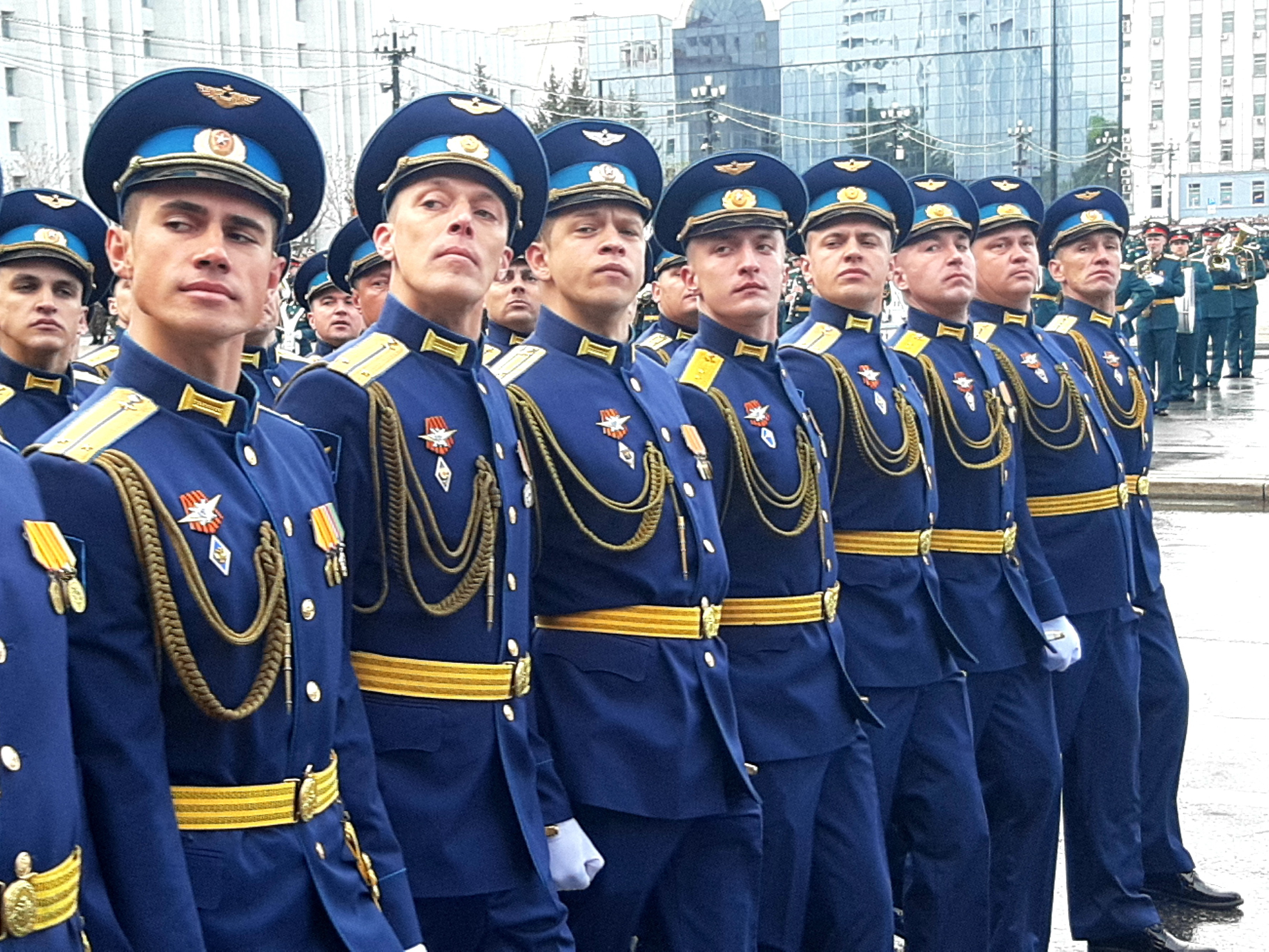 Равнение на трибуну